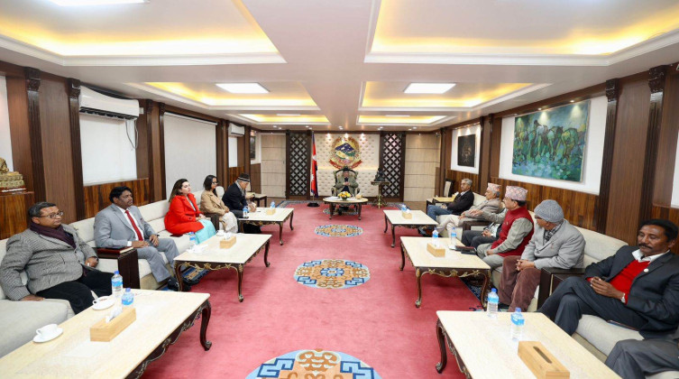 बालुवाटारमा ८ दलीय गठबन्धनको बैठक जारी